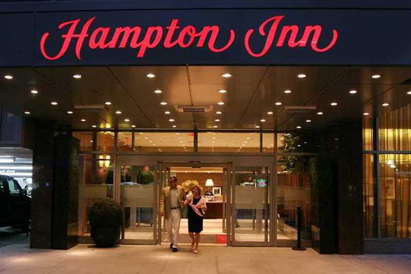 Hampton Inn Manhattan Times Square North Нью-Йорк Экстерьер фото